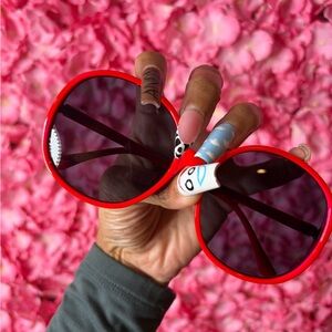 Red Oversized Sunglasses - Stylish Round Frame for Women